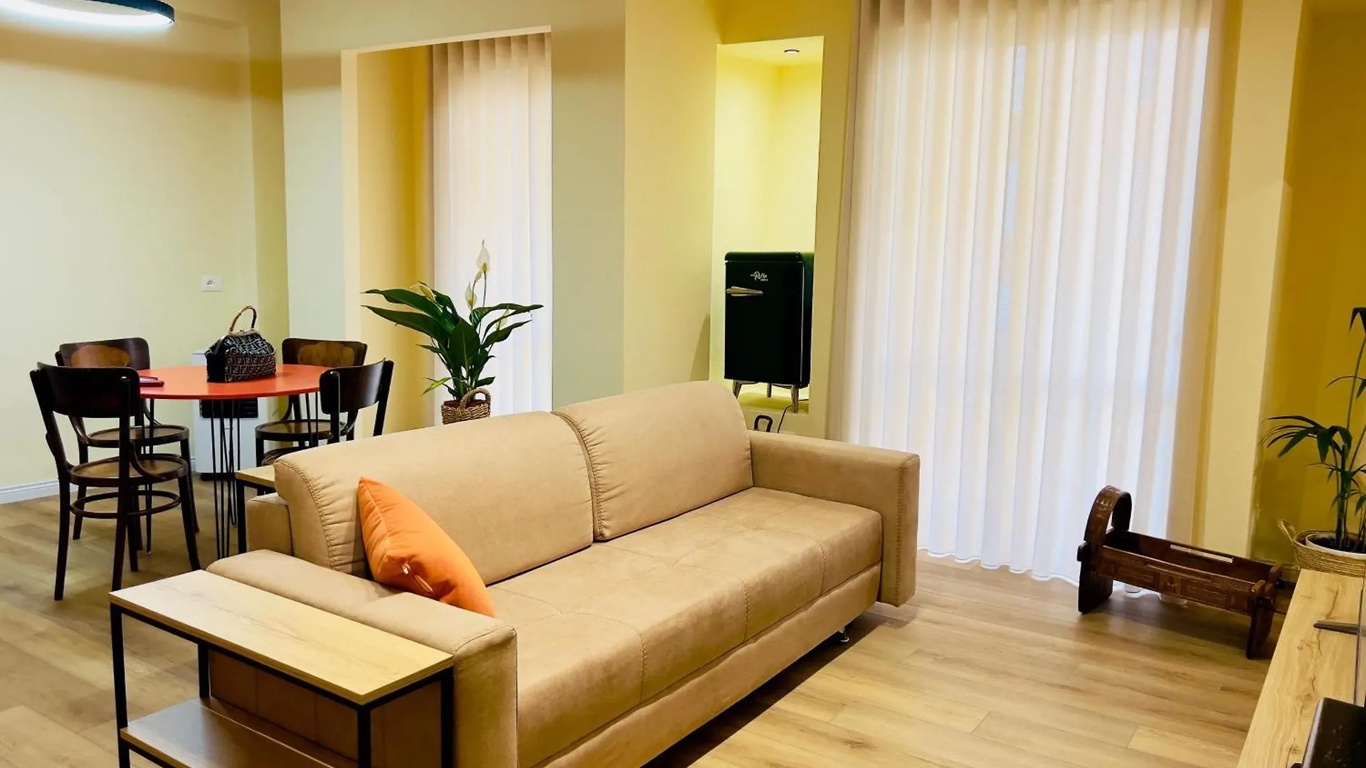 Apartment Sweet Yellow Palace, Pazari I Ri Tirana Albania